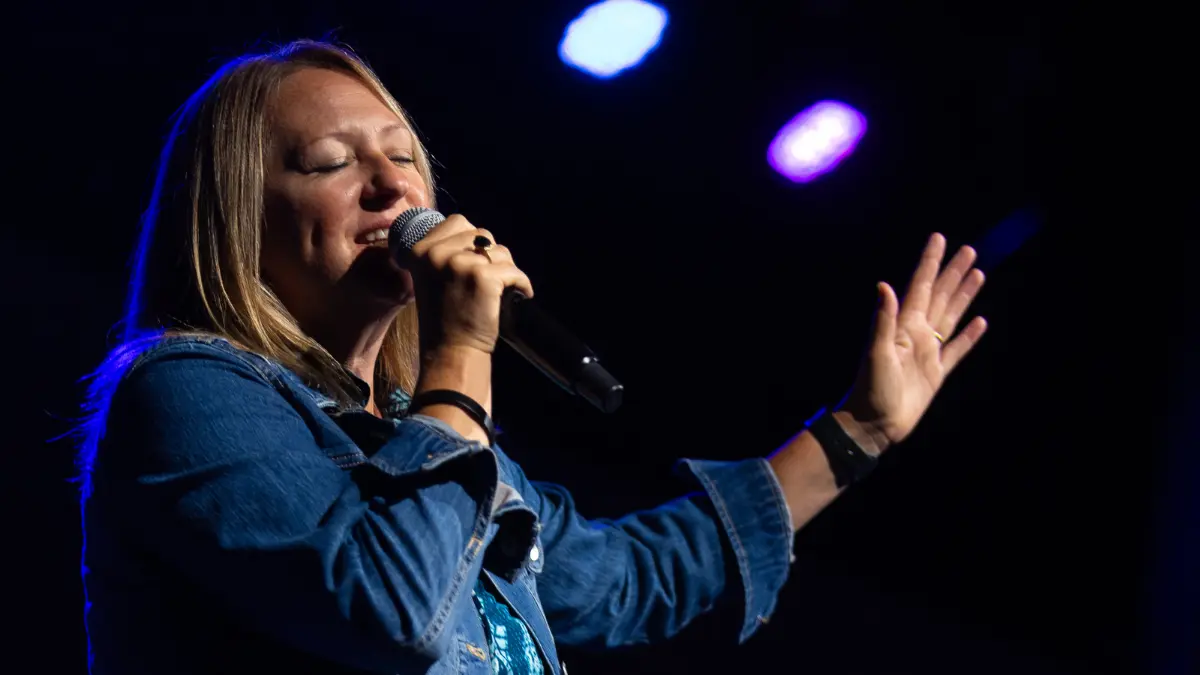 Annette leading worship at Immanuel in Williamsburg
